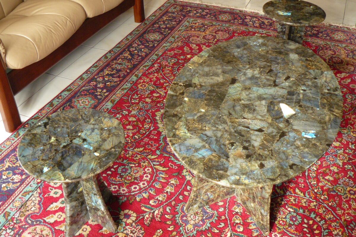 Ensemble de trois tables en Labradorite