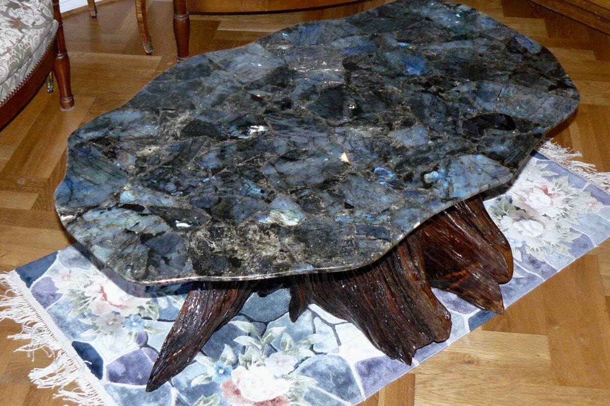 Table basse en Labradorite et sa souche