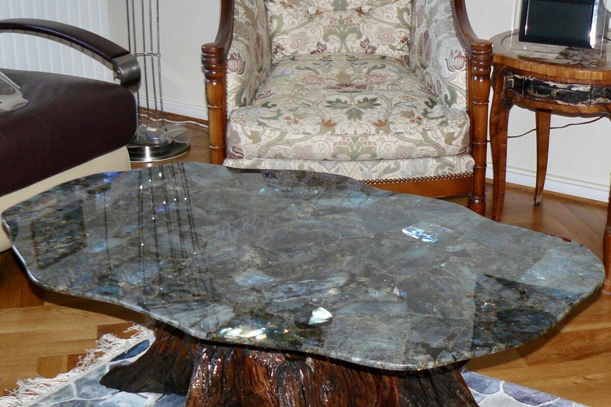 Table basse en Labradorite et sa souche