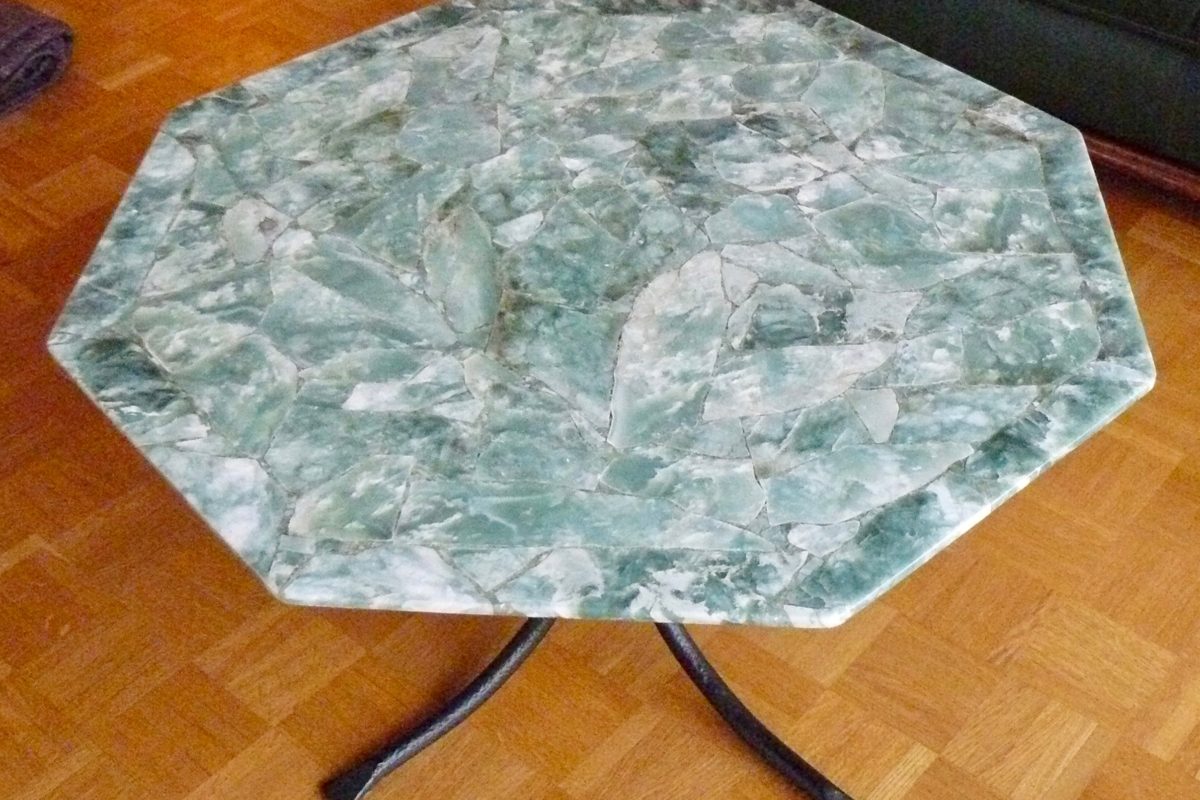 Table de salle à manger octogonale en Jade vert et socle en fer forgé noir
