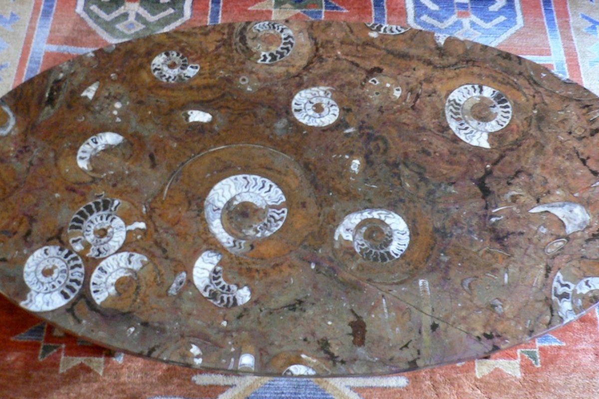 Table ovale en pierre d'Erfoud