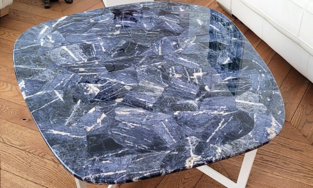 Table basse en pierre : sodalite