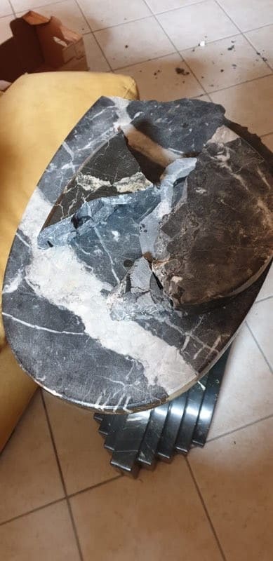 pied de table en marbre cassé